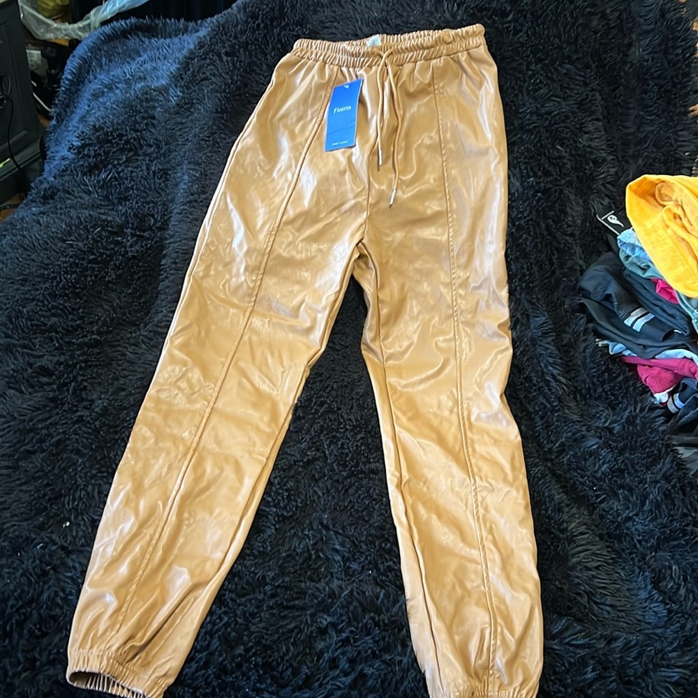 Floerns pleather joggers